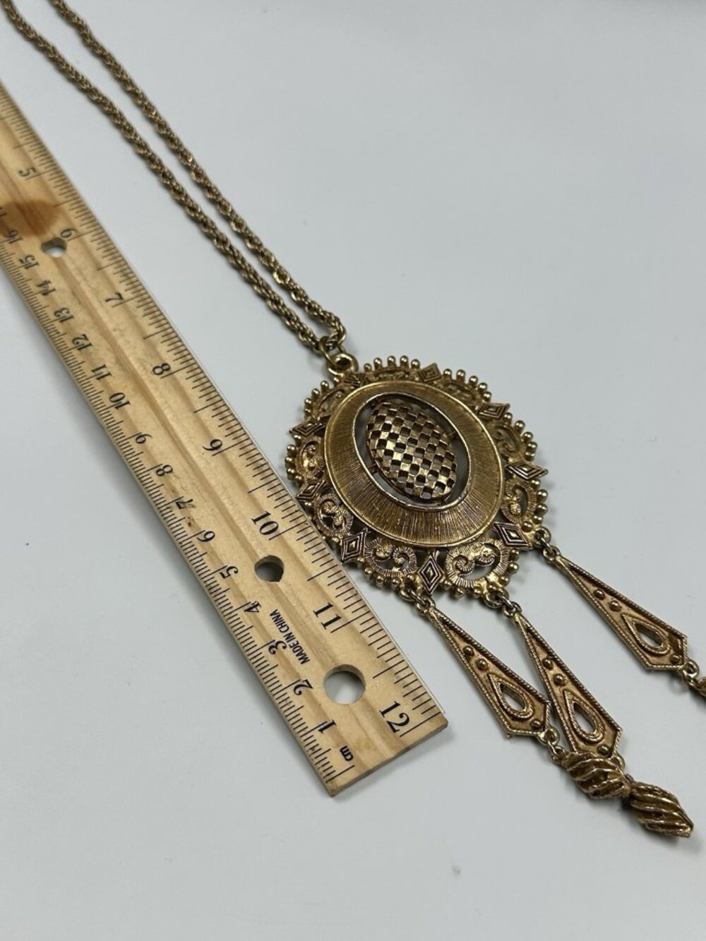 Vintage Medallion Pendant Necklace Gold Tone Ornate Statement Long Chain - Picture 8 of 9